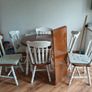 Extendable Table and 6 chairs can be used as a round table with 4 chairs Image 3