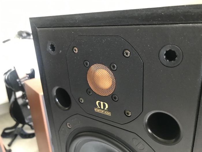 Stunning Monitor Audio MA201 vintage Hifi speakers, gold tweeters,
