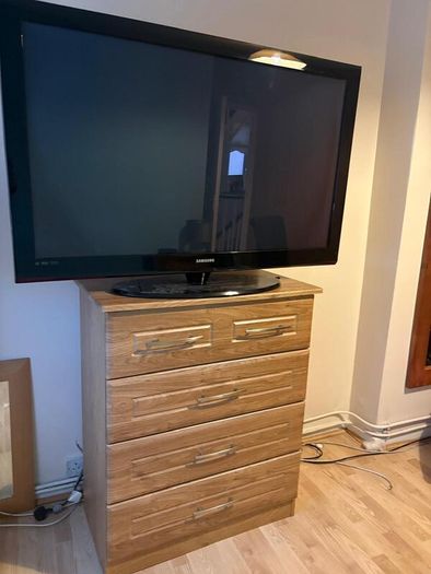 Chest of drawers