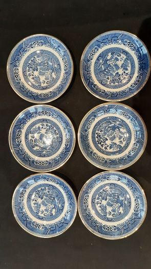 20 piece Arklow Pottery Blue Willow pattern tea set