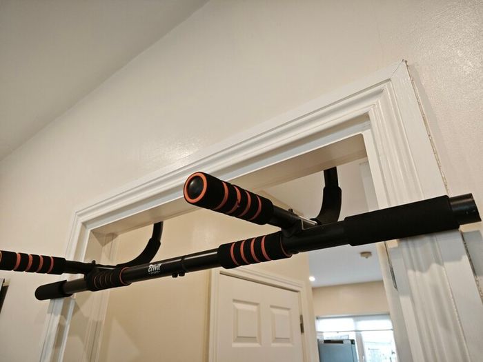Chin Up / Pull Up Bar
