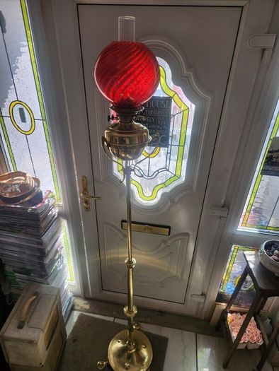 Beautiful heavy brass telescopic working oil lamp.