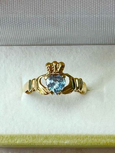 9ct yellow gold claddagh ring