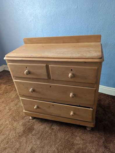 Pine chest of drawers