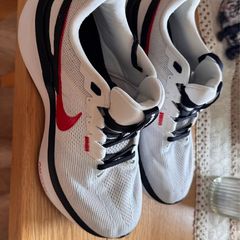 Nike Zoom Structure 25
