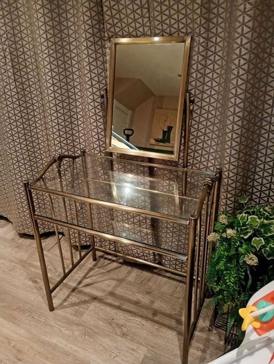 dressing table