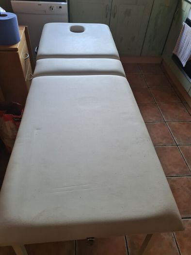massage table