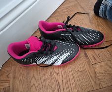 Kids  football shoes predator  new condition