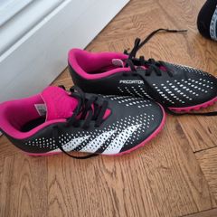 Kids  football shoes predator  new condition