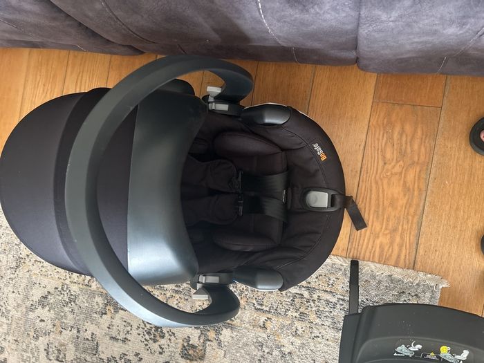 Be safe infant car seat ( iZi Go Modular )with ISOFix base