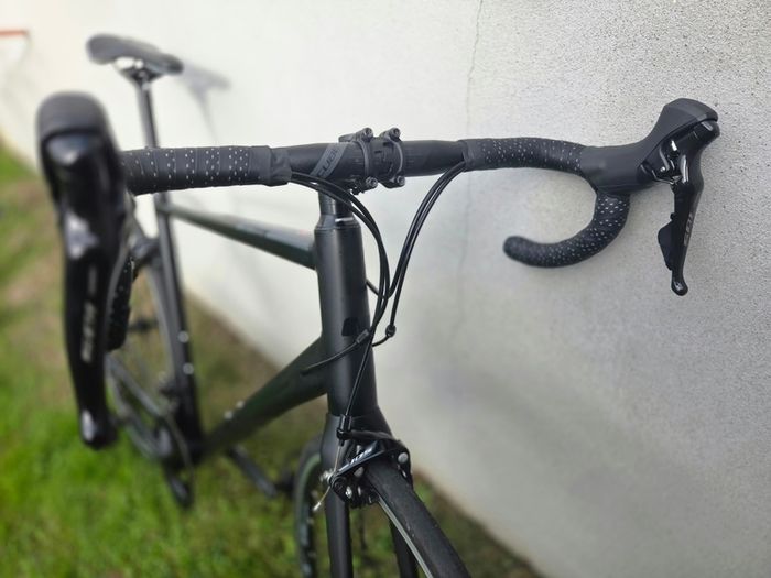 Cube attain road bike