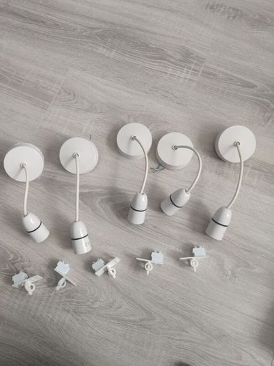 Ceiling pendant light bulb holder