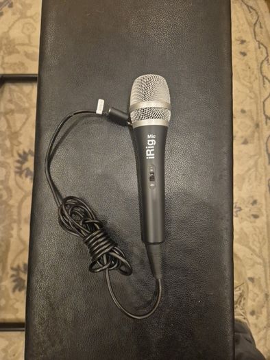 Yamaha EZ220 keyboard and mic