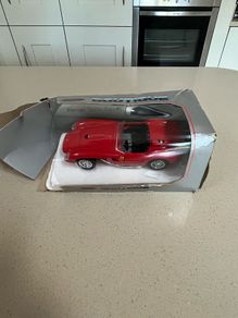 Ferrari Testarossa 250 Scale 1/24 Ford Dealer Burago