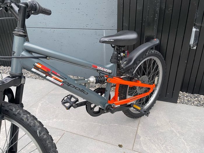 APOLLO XPANDER Junior Mountain Bike     20 inch Wheels     As New Condition