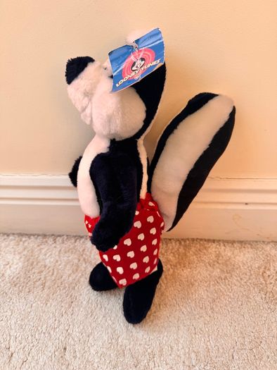 Vintage Looney Tunes Pepe Le Pew Skunk Plush Red Heart Boxers 1997 approx. 35 cm. Please see photos