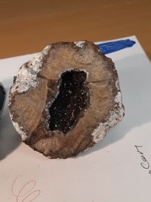 Quartz crystal geodes