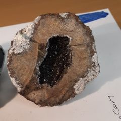 Quartz crystal geodes