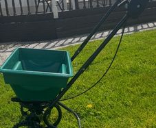 grass seed and fertilizer spreader