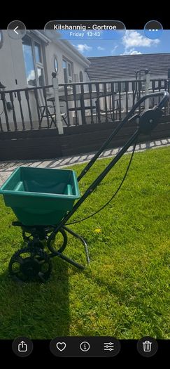 grass seed and fertilizer spreader