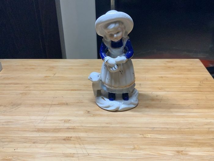 Figurines