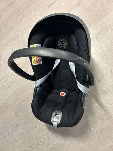 Cybex Cloud Z i-Size Infant Car seat and base