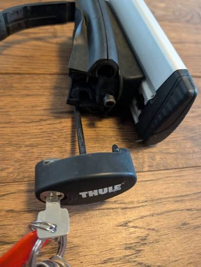 Thule Wingbar 135cm cross bars roofrack