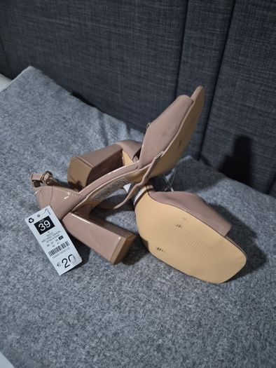 Ladies sandles