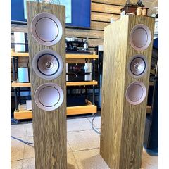 Kef R500 Reference Level Walnut Stunning Floorstanding Speakers Pristine condition Boxed half the Retail price like New