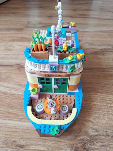 Lego friends houseboat
