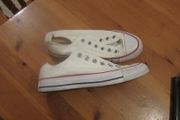 Converse     white size 5    white