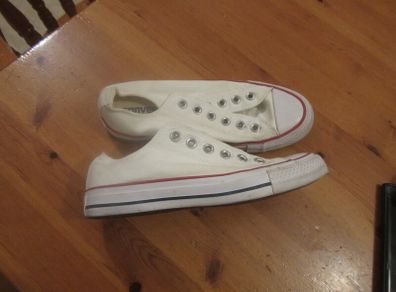 Converse     white size 5    white
