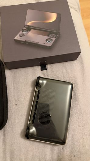 AYN Thor Max 16gb 512gb storage. Comes with items in the photos