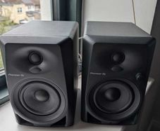 Pioneer DJ DM-40 active monitor speakers
