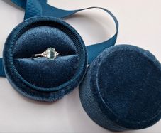 A stunning 18 ct white gold aquamarine ring size N