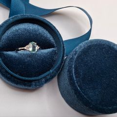 A stunning 18 ct white gold aquamarine ring size N