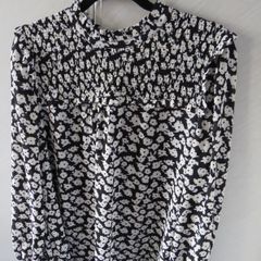 M & S Top Black & White Size 14 Loose