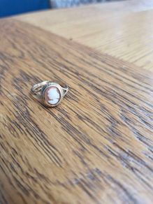 Cameo 9ct gold ring
