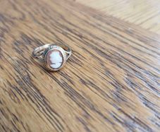 Cameo 9ct gold ring