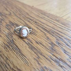 Cameo 9ct gold ring