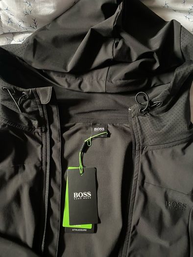 Hugo boss hoodie jacket size xl brand new with tag