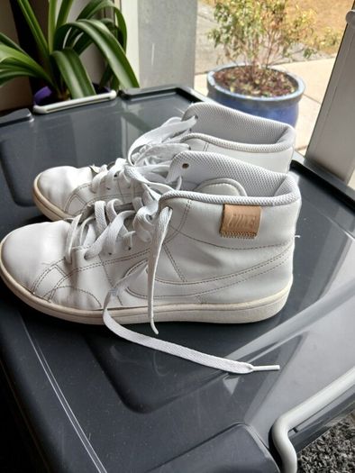 Nike hi tops Size 5