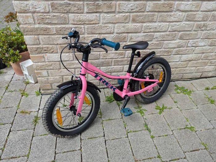Trek Precaliber 16 Freewheel Kids Bike in Pink Frosting