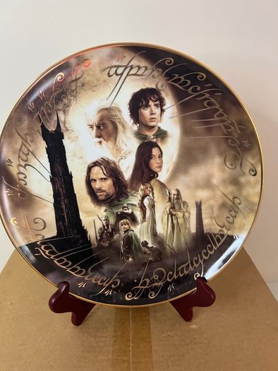 The Lord of the Rings - Danbury Mint Collectible Plate 12 Inch - The Two Towers - Porcelain With Stand In Box