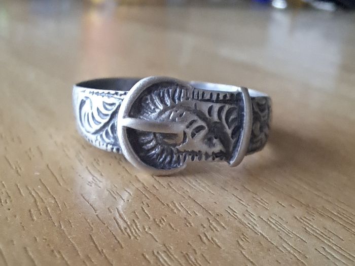 Silver buckle band ring size Y
