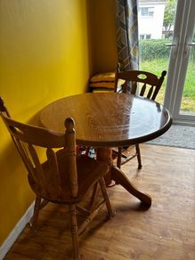 Round dining table and 2 chairs