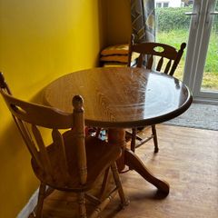 Round dining table and 2 chairs
