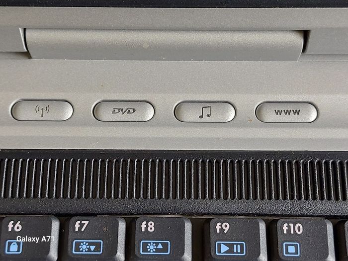 HP Pavilion zv6000, Windows XP, in excellent cosmetic condition, A Genuine real Blast from the past
