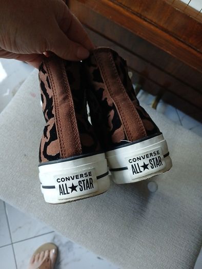 Converse Hi Animal print  great condition