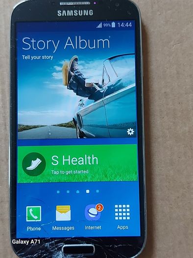 Samsung Galaxy S4, 16GB, Screen damaged near Bottom, but does not affect the touchscreen